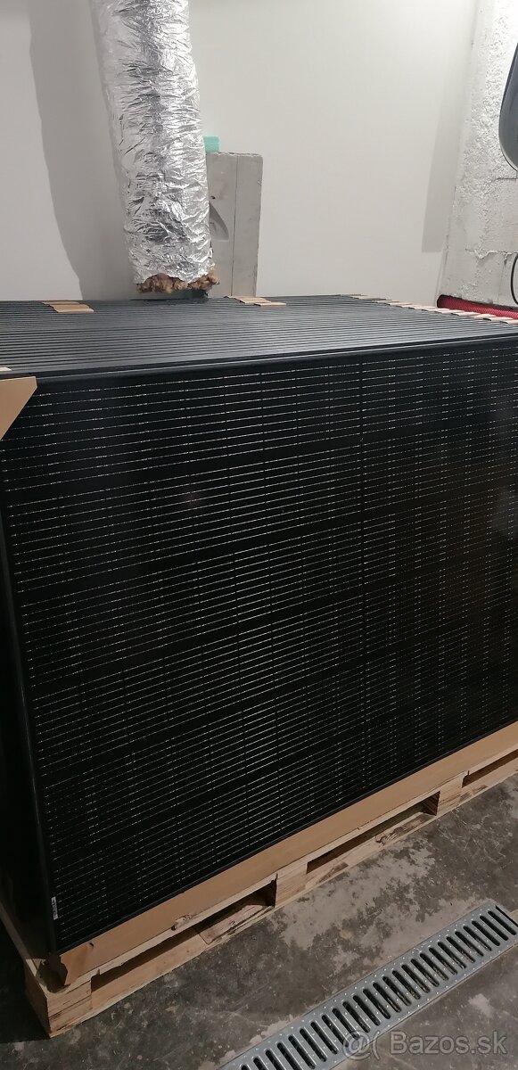 Čierne solárne panely 410W