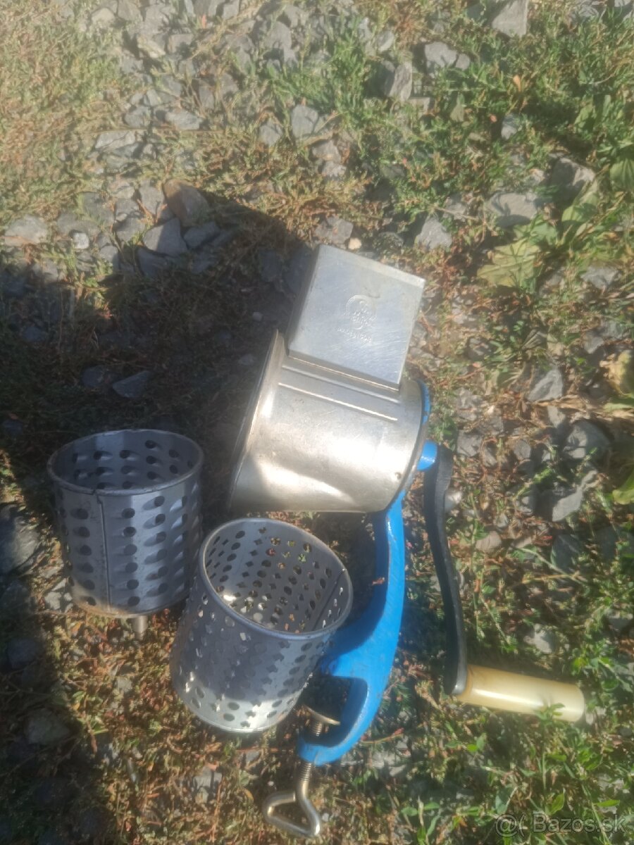Mlynček na orechy,na strúhanku