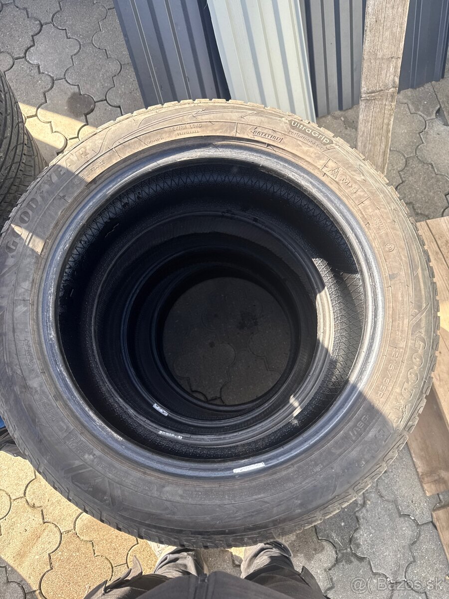 Good year 215/55R17