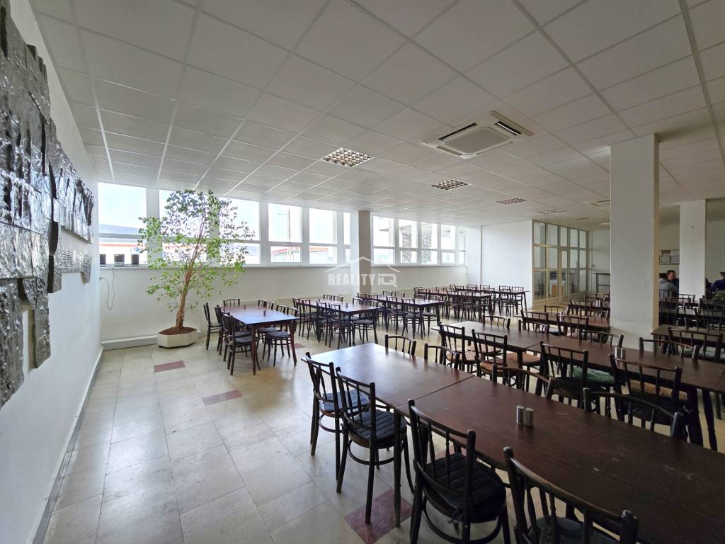 Veľký GASTRO priestor, kuchyňa, jedáleň a príslušenstvo