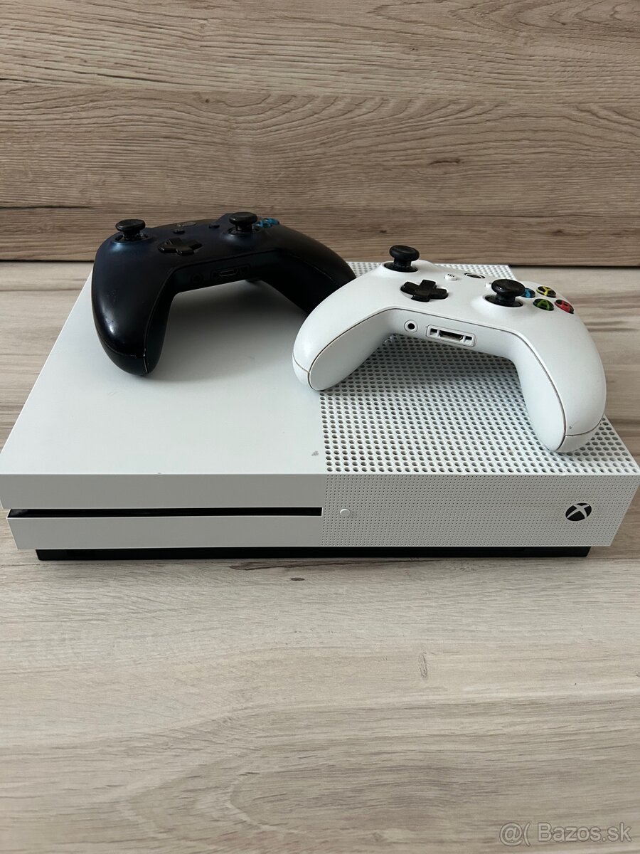Xbox One S 500 GB + 2 ovládače
