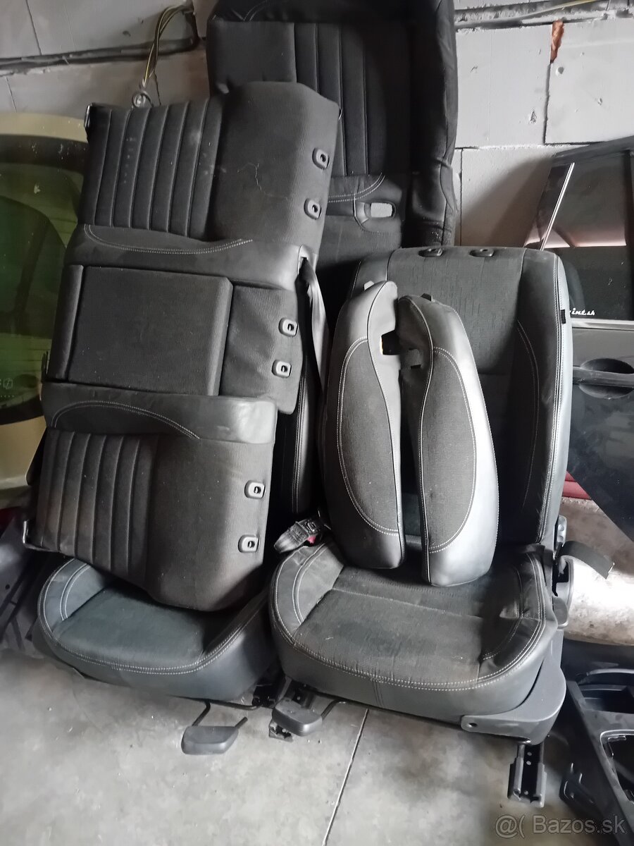 Predam sedačky a tapaciry s renault laguna 3