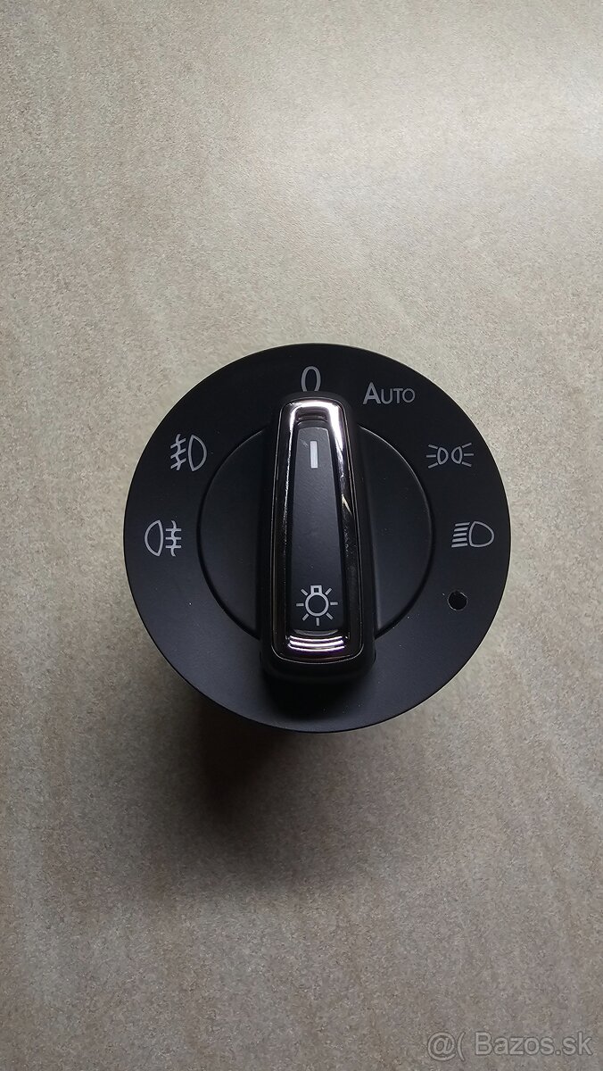 Spínač svetiel s funkciou AUTO