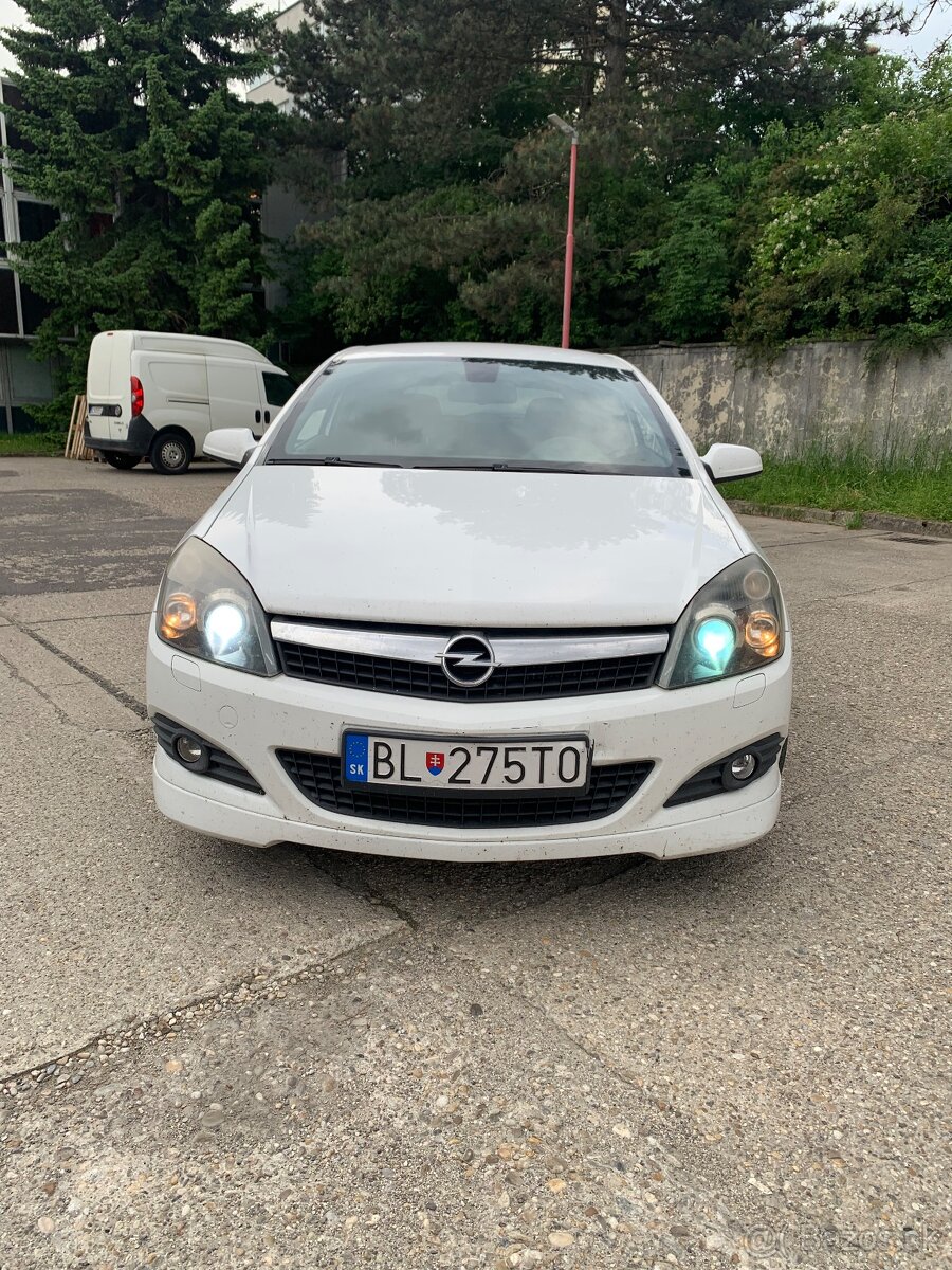Opel Astra GTC OPC Line