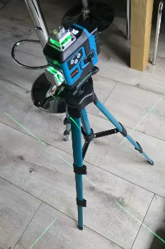 16Lines 4D laserová samonivelačná vodováha kufor, statív