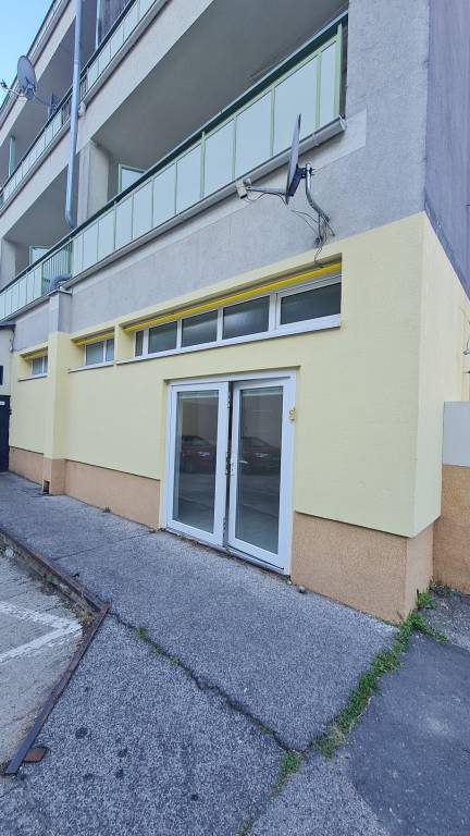 Obchodno - kancelársky priestor, Lamač, 55 m2