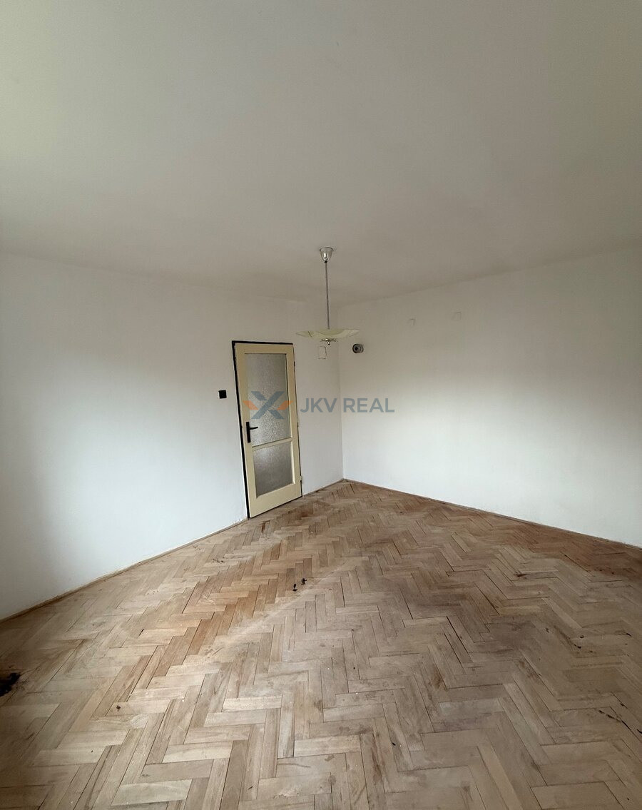 2-izbový byt pri Váhu, Hlohovec – A. Hlinku