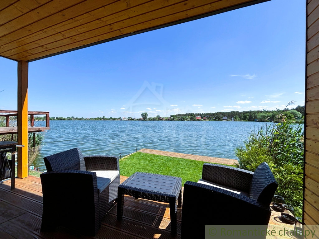 Moderná chata na brehu jazera- rybolov, relax a pohodlie,