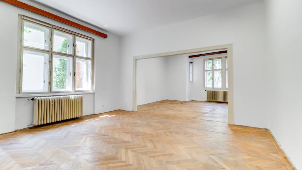 Priestranný 3-izbový byt s historickým šarmom v Starom Meste