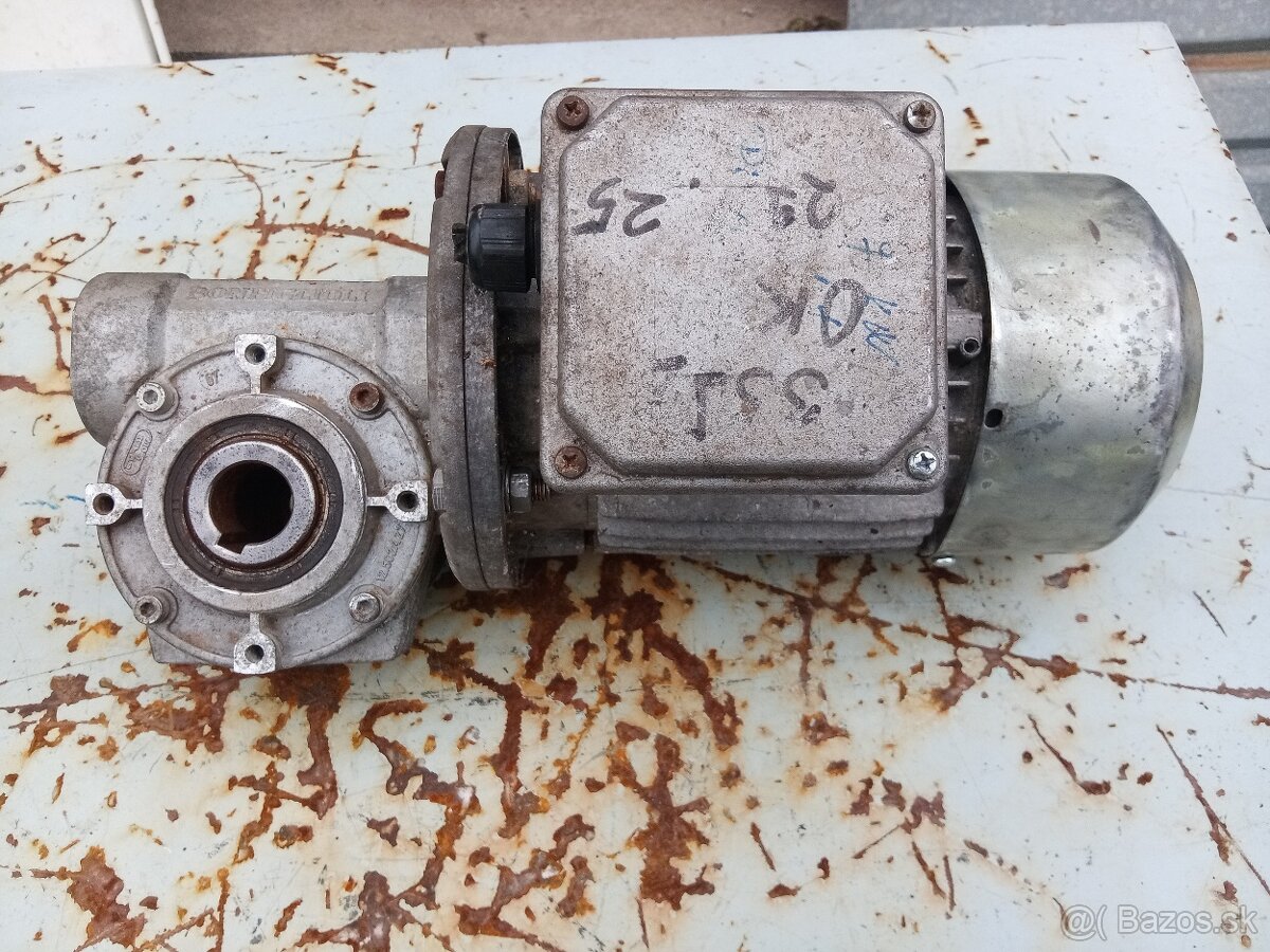 Snekova prevodovka s elektromotorom 0,37kW.