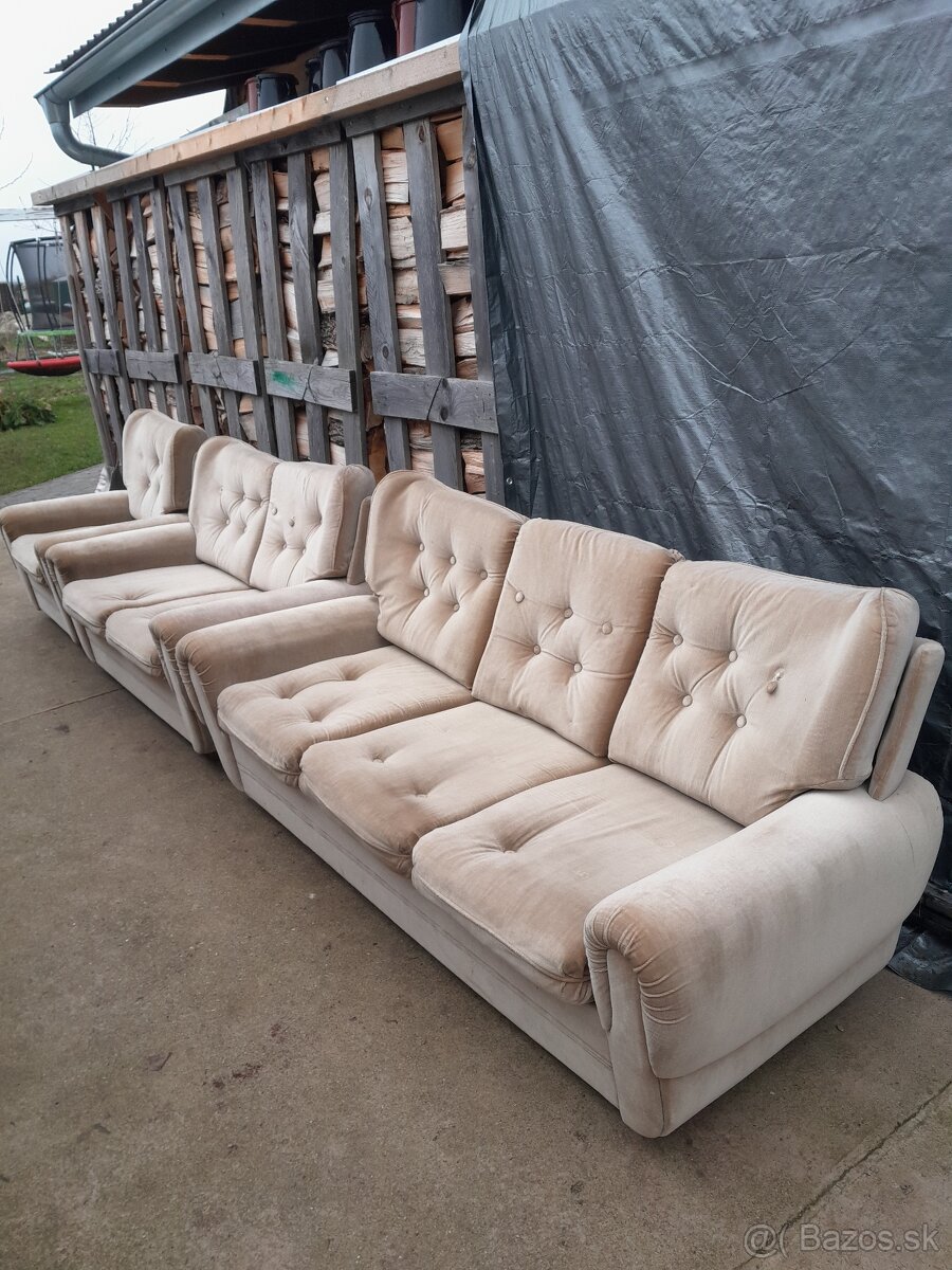 Predám gauč a kreslá tri kusy