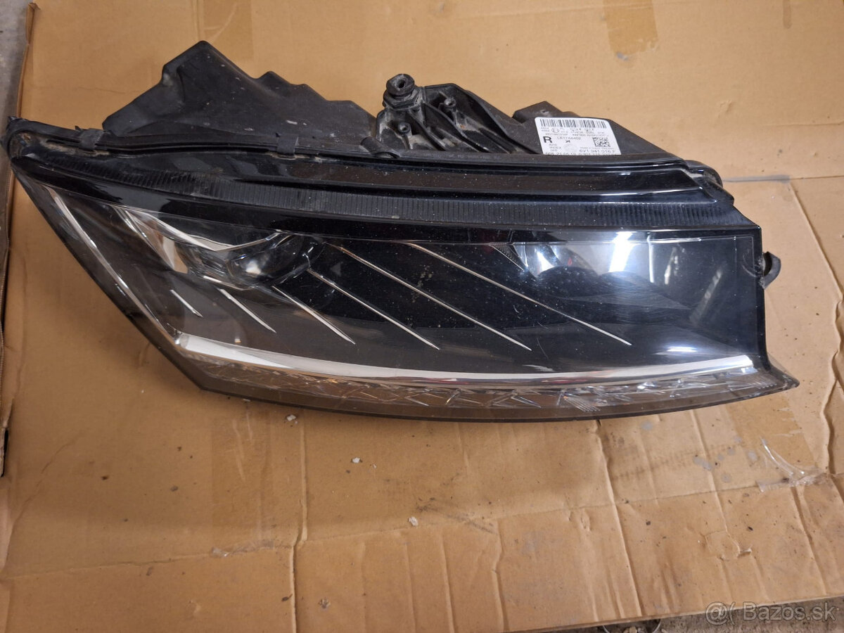 Fabia 3 prave přední světlo