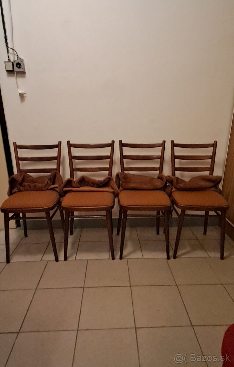 Staré retro stoličky