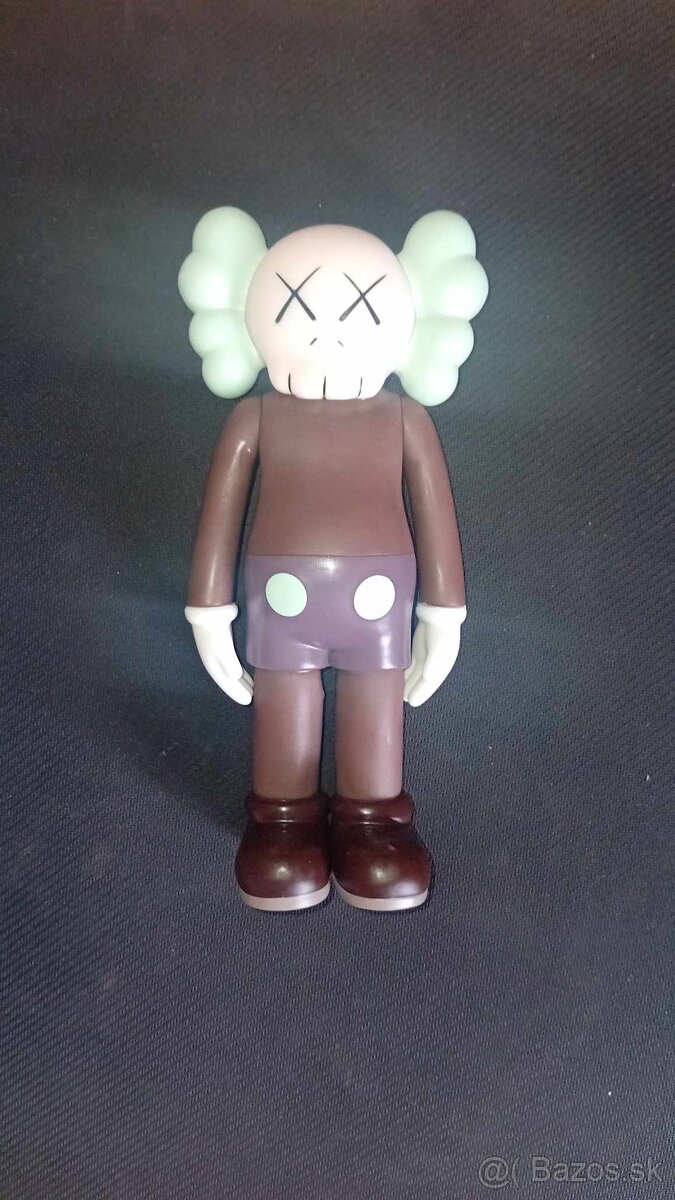 Kaws figurka