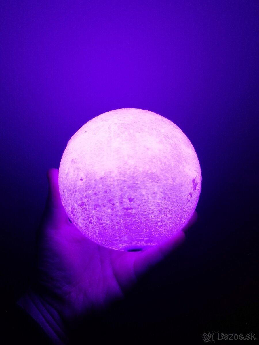 Svietiaci mesiac - nočná lampa