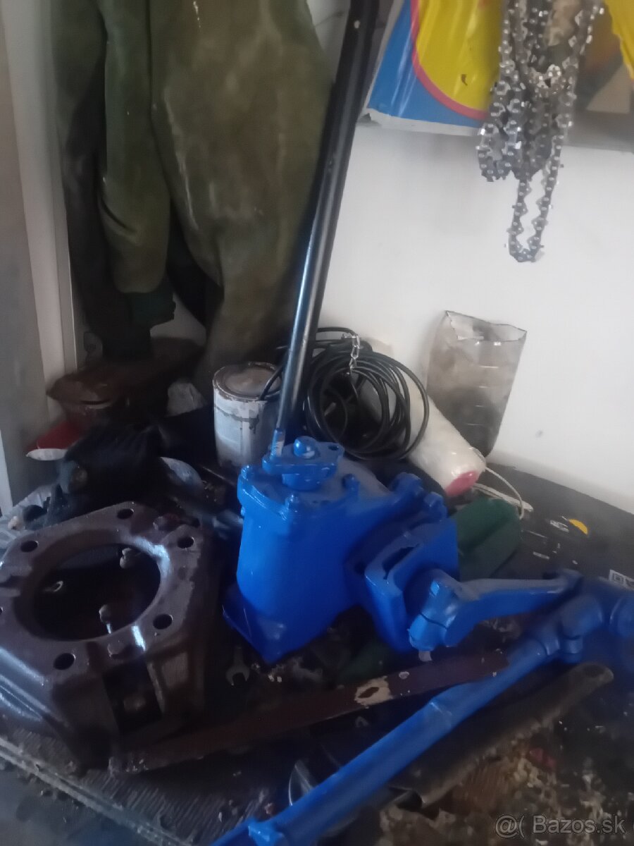 Predám pritl tanier skrinku riadenia a zadnú poloos u