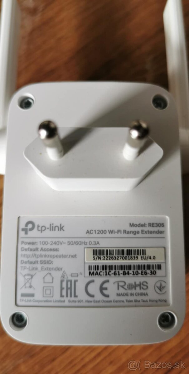 TP-LINK RE305 AV1200 WIFI extender.