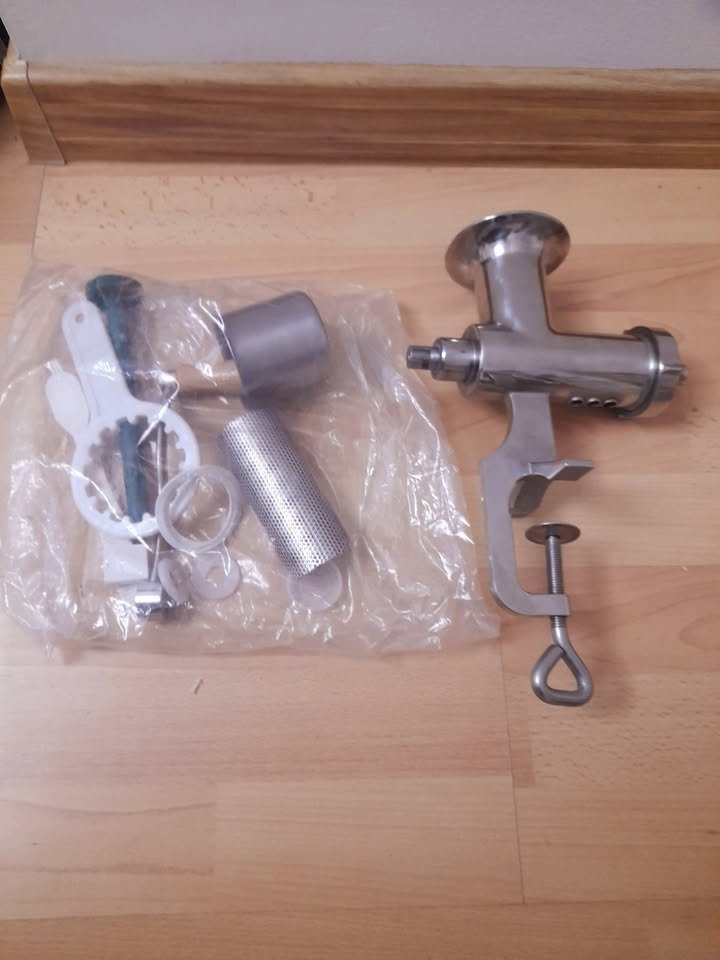 Nový mechanický nerezový lis/odšťavňovač na zeleninu a ovoce