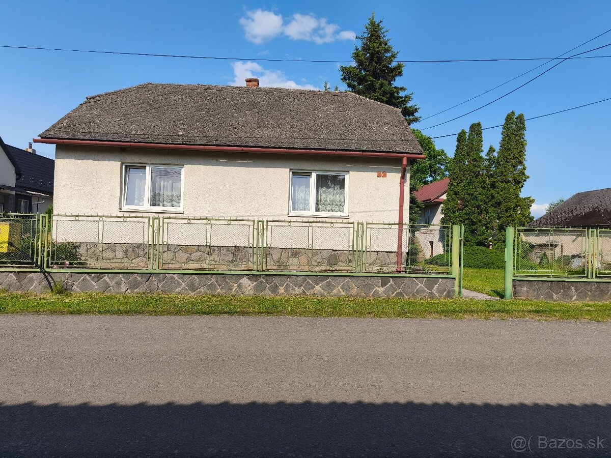 V ČAKLOVE na predaj starší rodinný dom s veľkým pozemkom