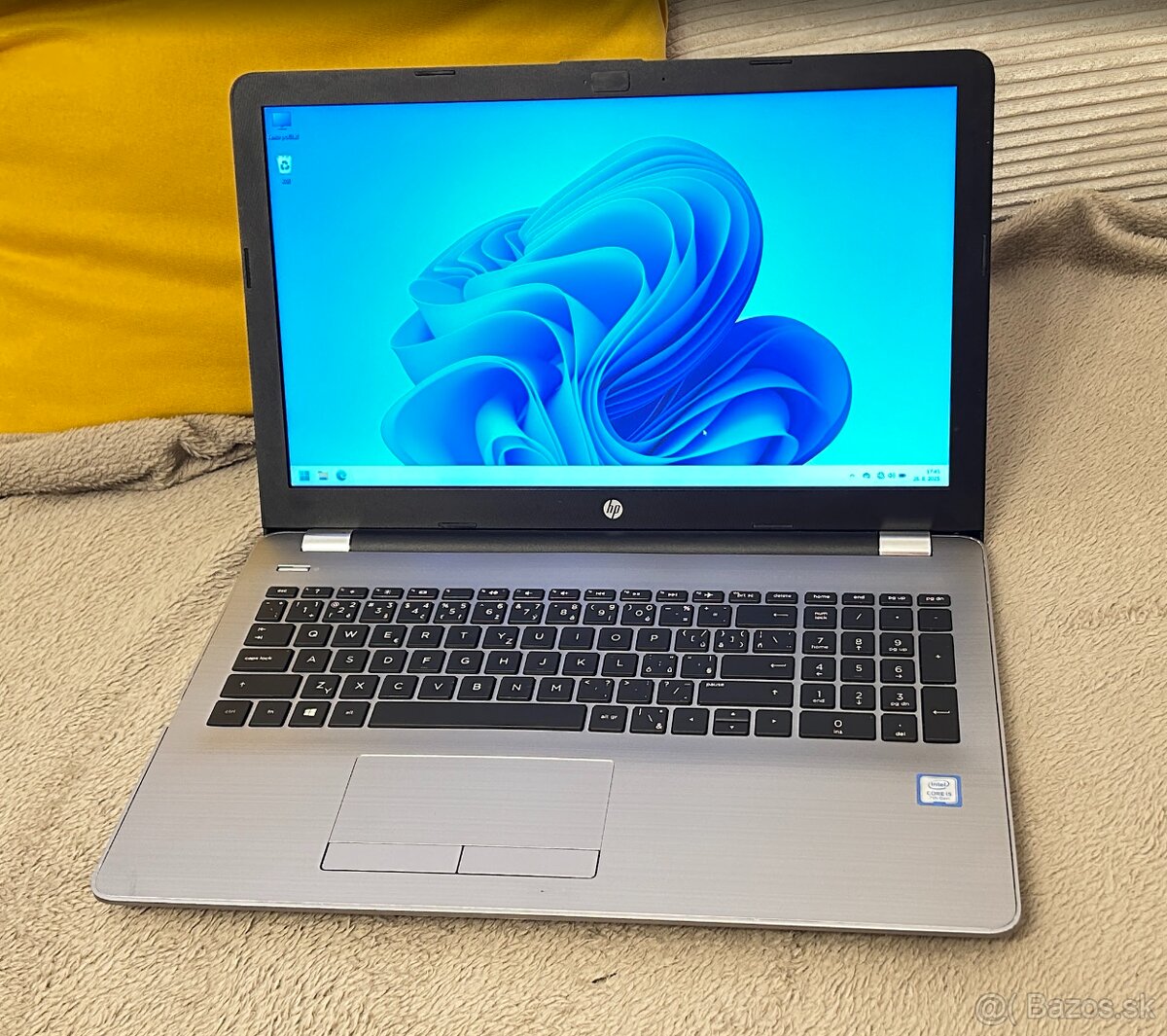 HP 250 G6 i5 8GB 256GB + TAŠKA