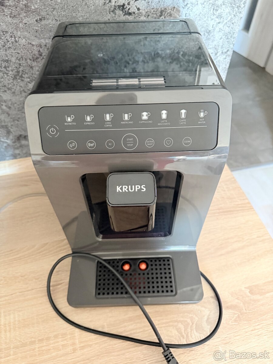 Predám automatický kávovar – super stav + darujem kávy