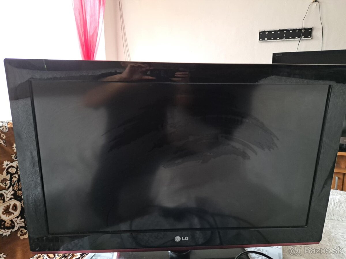 Predám LG 32" LCD TV – model 32LD350