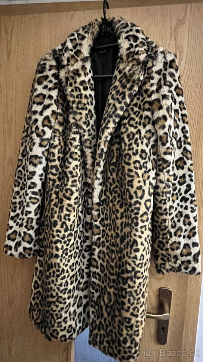 Predám kožuchy S a k nim topánky 38