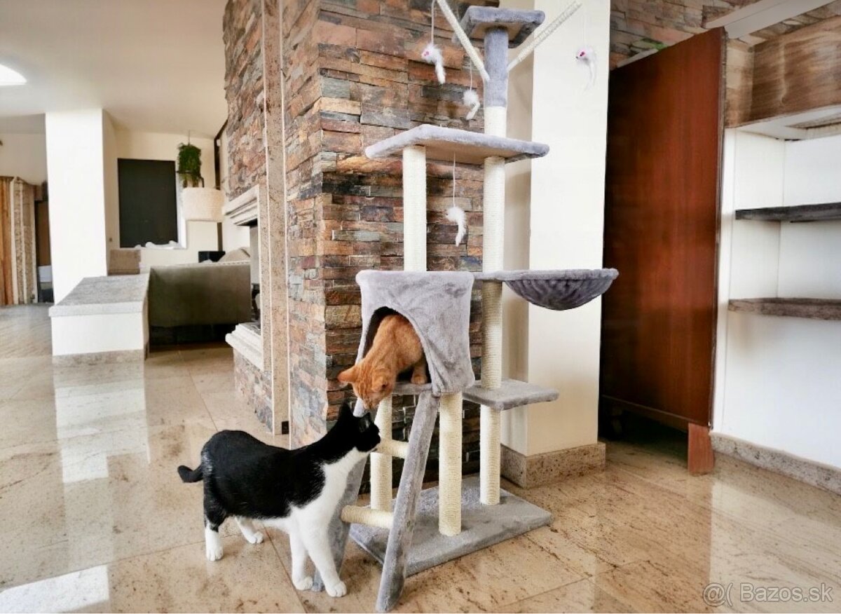 Škrabadlo pre mačky 139cm