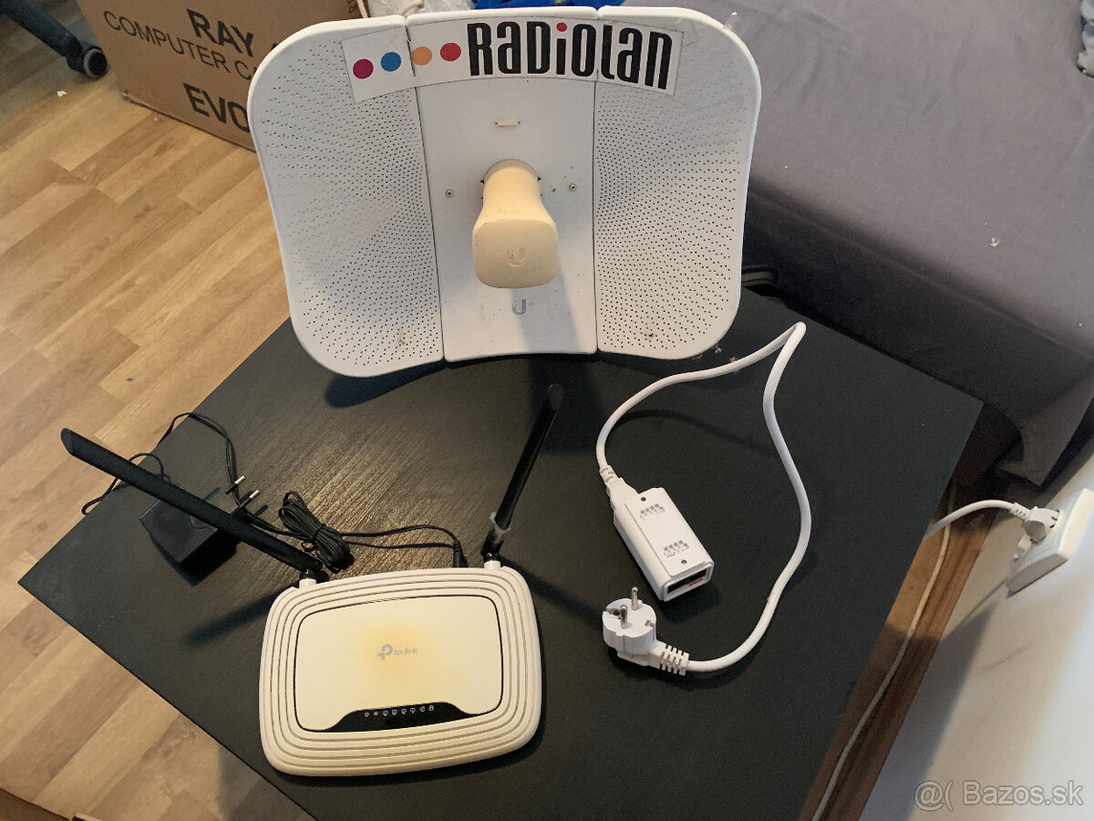 Mikrovlnná anténa + router (RadioLan)