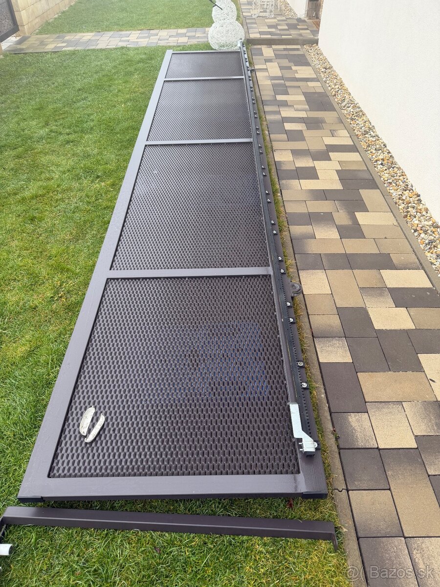 Predam bránu, bráničku a motor