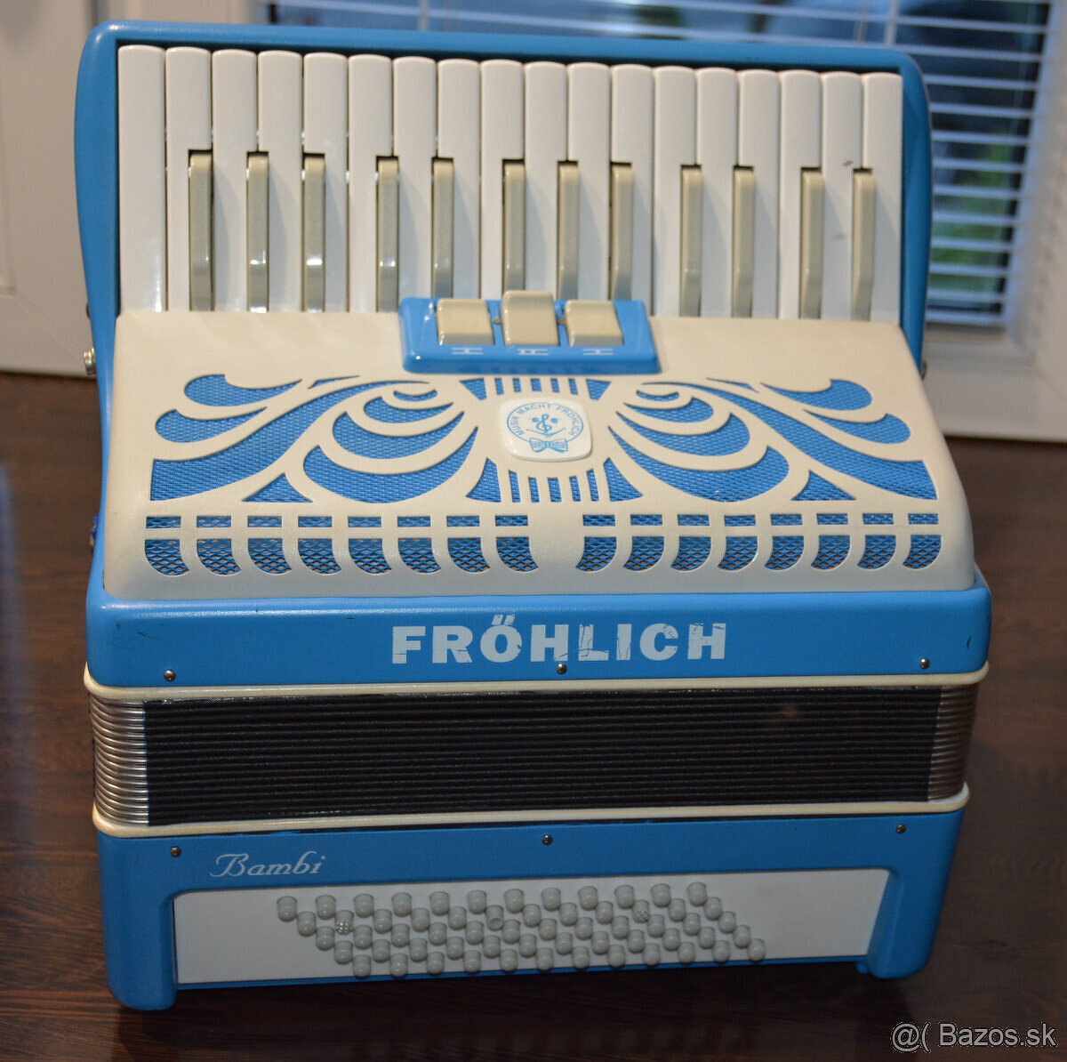 Akordeón Weltmeister Frohlich 60 basový