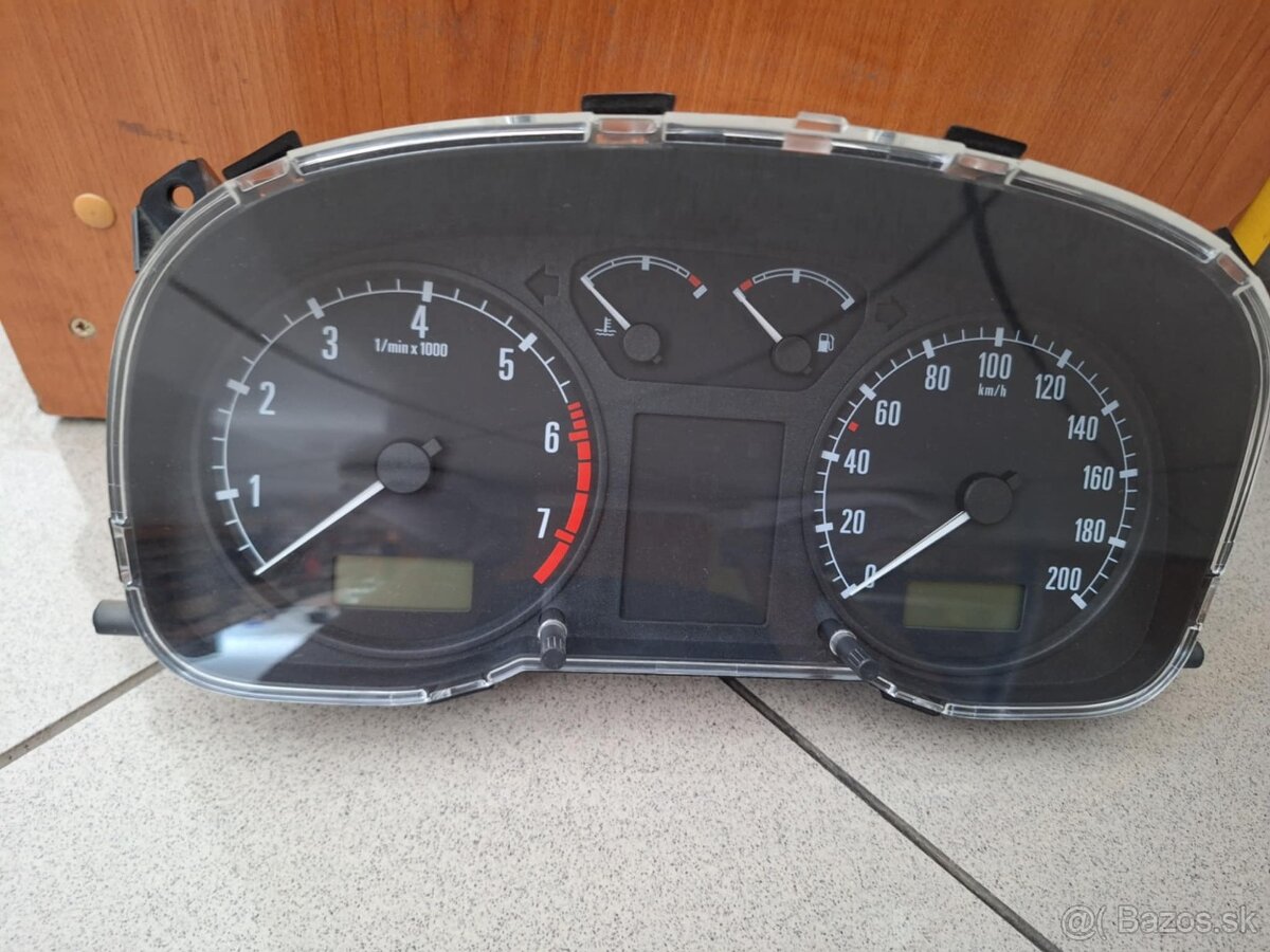 prístrojová doska + otáčkomery Octavia 1
