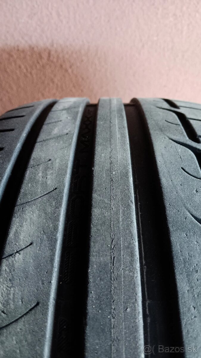 Predam letne pneu 235/55 R19