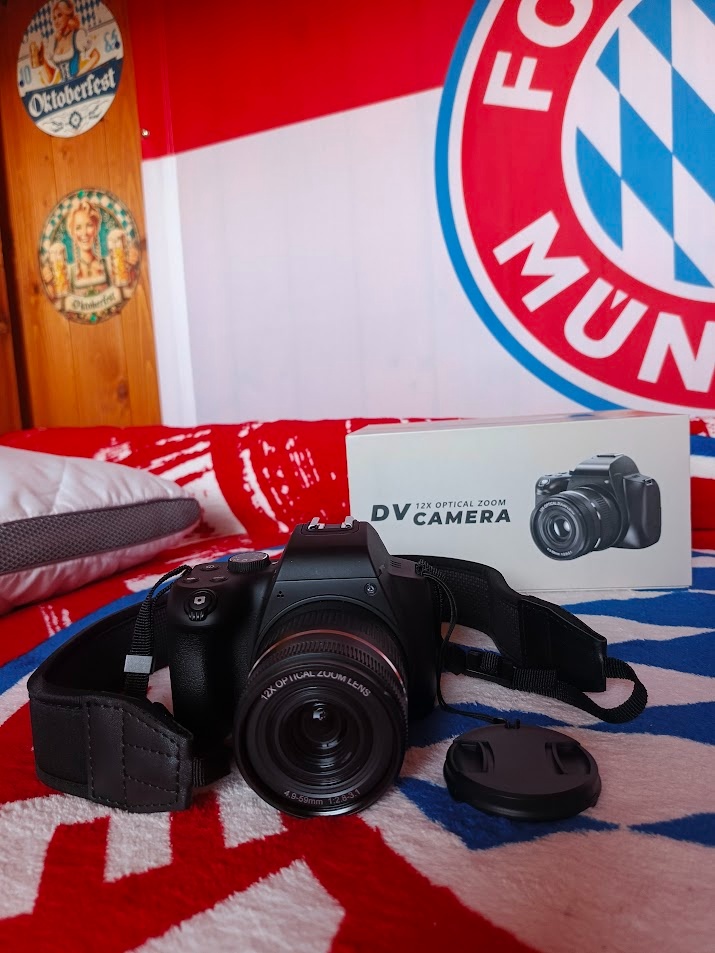 digitálny fotoaparát s 12-násobným optickým zoomom