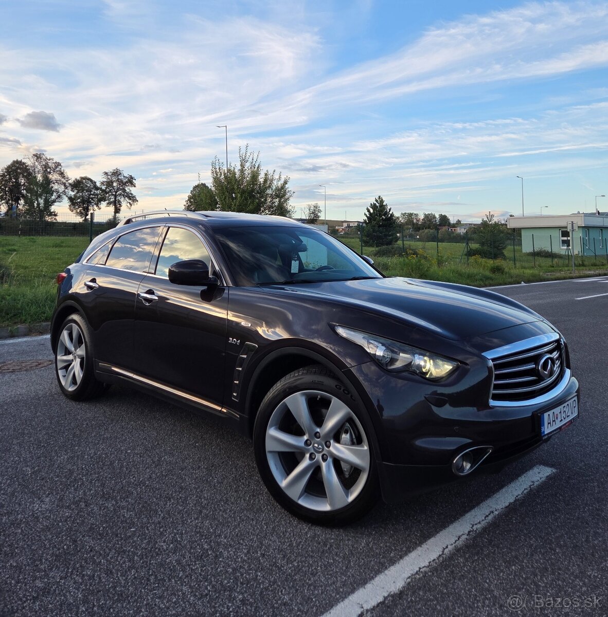Infiniti QX70 S