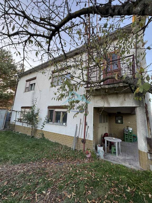 Dvojgeneračný rodinný dom s veľkou garážou a záhradou