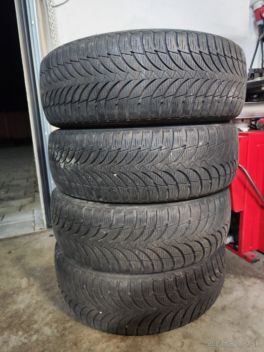 Predám 4x Nexen 195 65 r15 zimne pneu