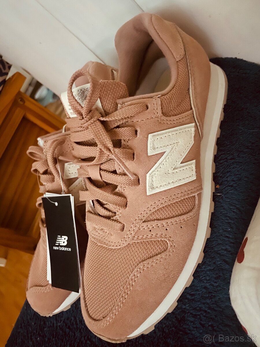 New Balance 373