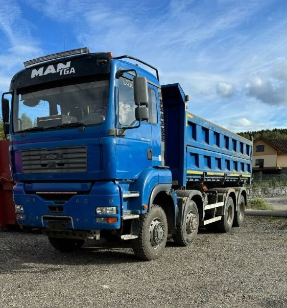 2006 sklápěč 8x6 bordmatik  MAN TGA 41.480 zánovní pneu