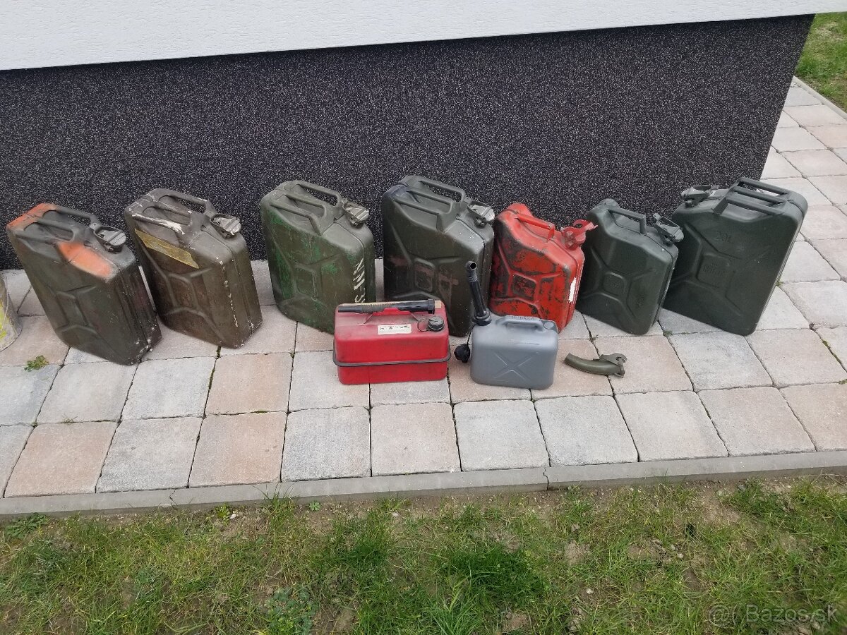 Predam spolu vsetky -kanister plechovy za 59 EUR