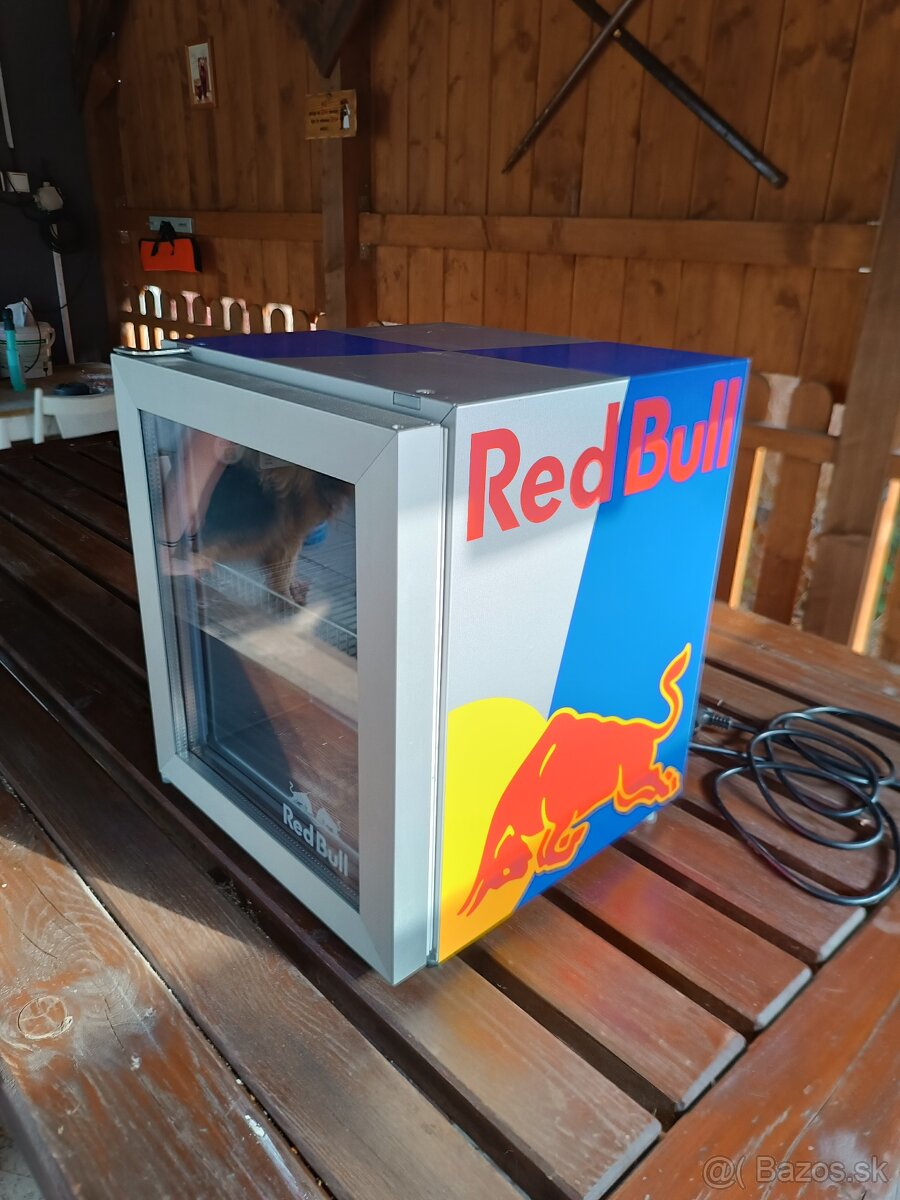 Predám mini chladničku red bull