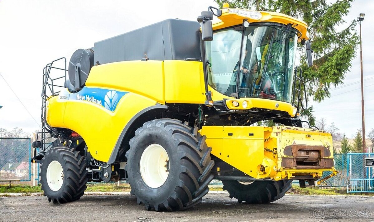 NEW HOLLAND CR 9060+V600