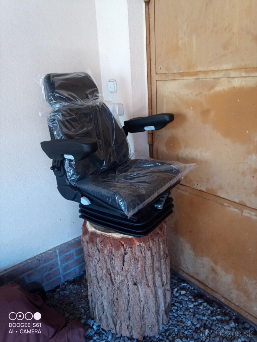 ponúkam sedadlo zetor
