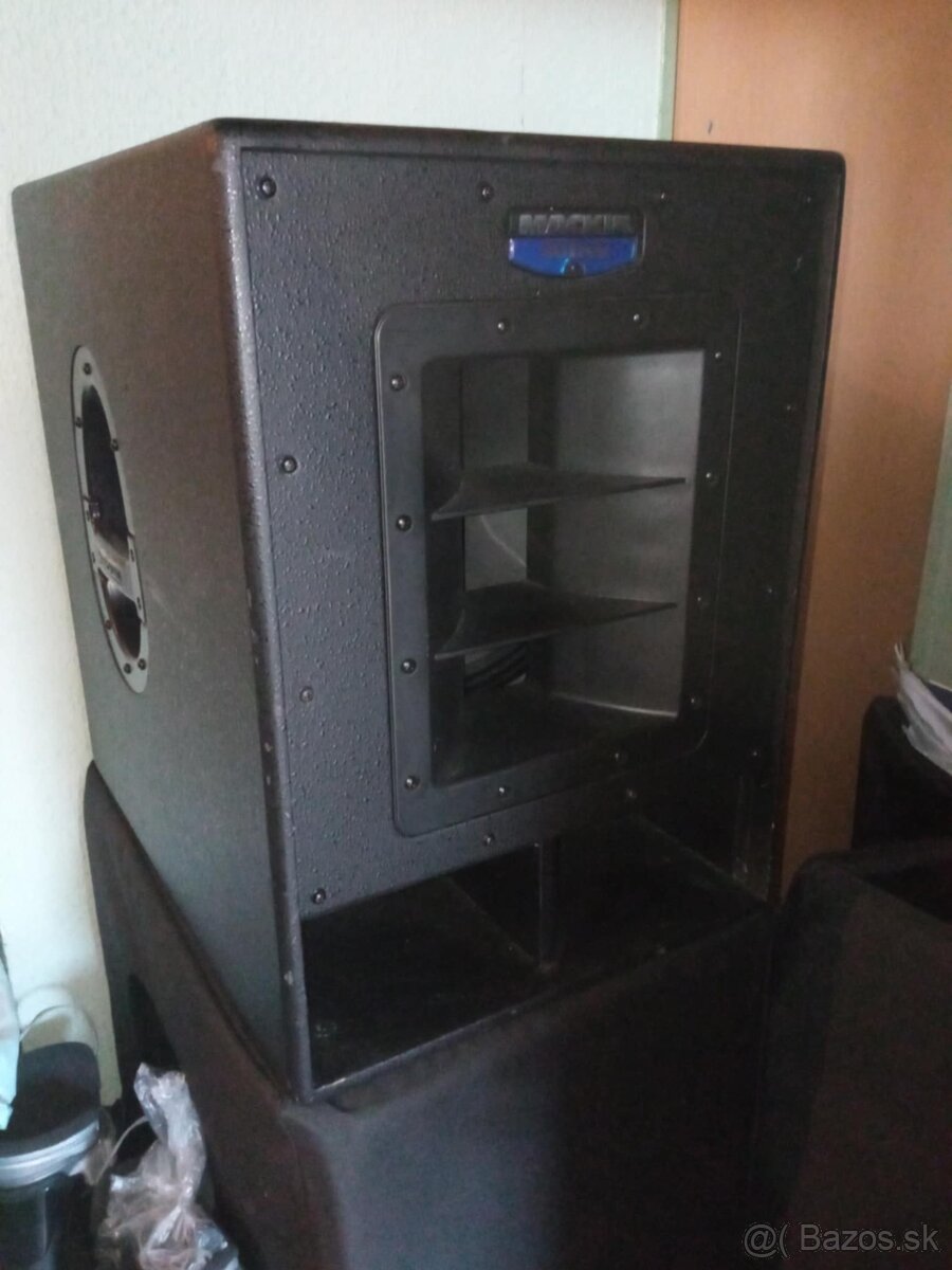 Mackie SWA1501