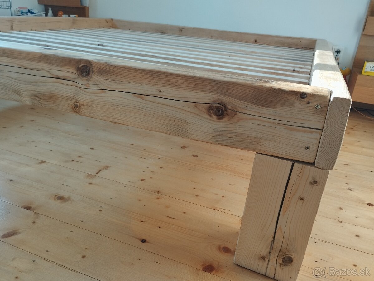 Manželská posteľ z masívu