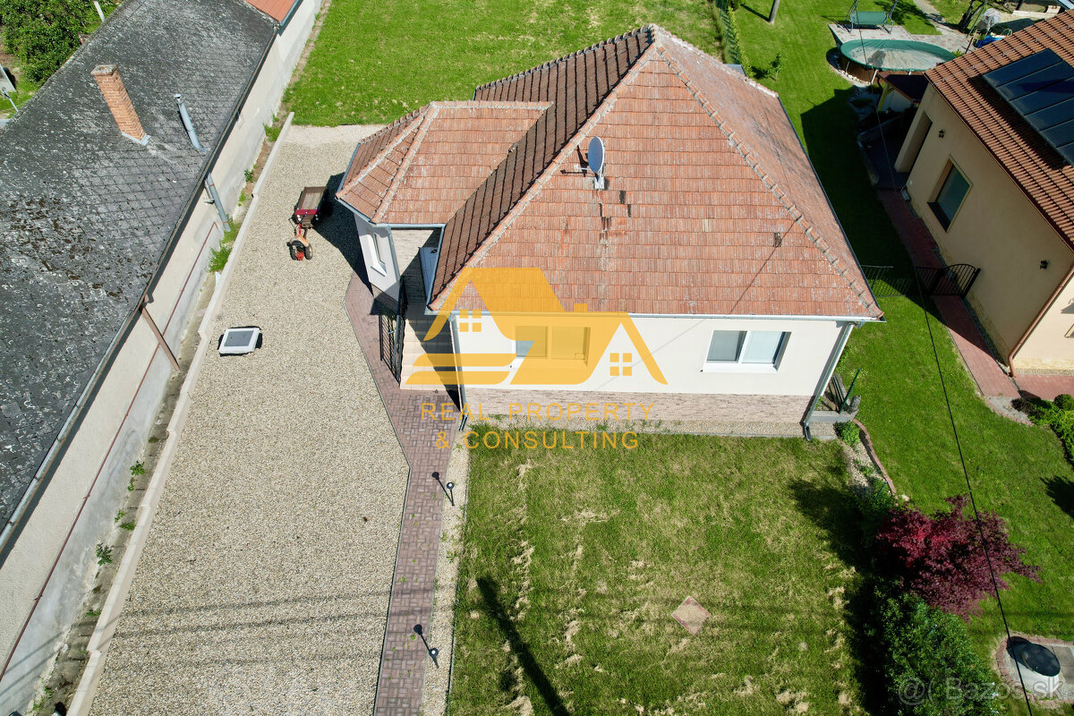 Predám zrekonštruovaný rodinný dom v obci Podhájska