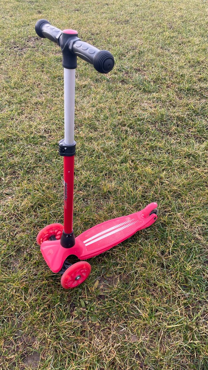 Predám detskú kolobežku Ferrari