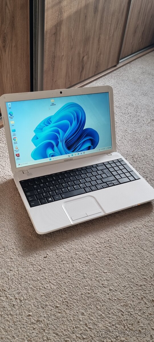 15.6" Toshiba Satellite PRO C855 i3-2328m/SSD/8GB RAM