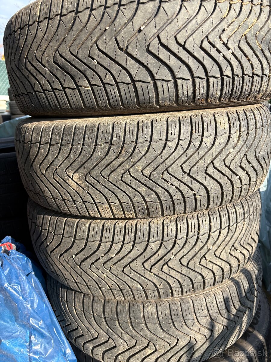 225/55 r17 celoročne pneu