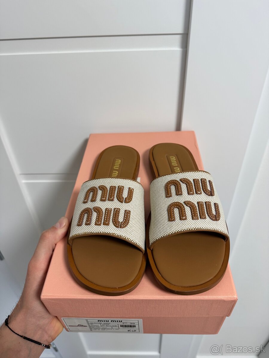 Miu Miu appliqué-logo slides